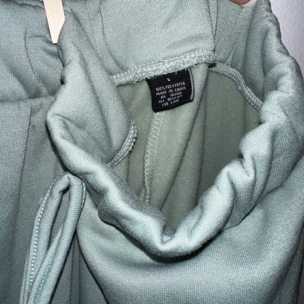 Sweatpants Set - Picture 4 of 8
